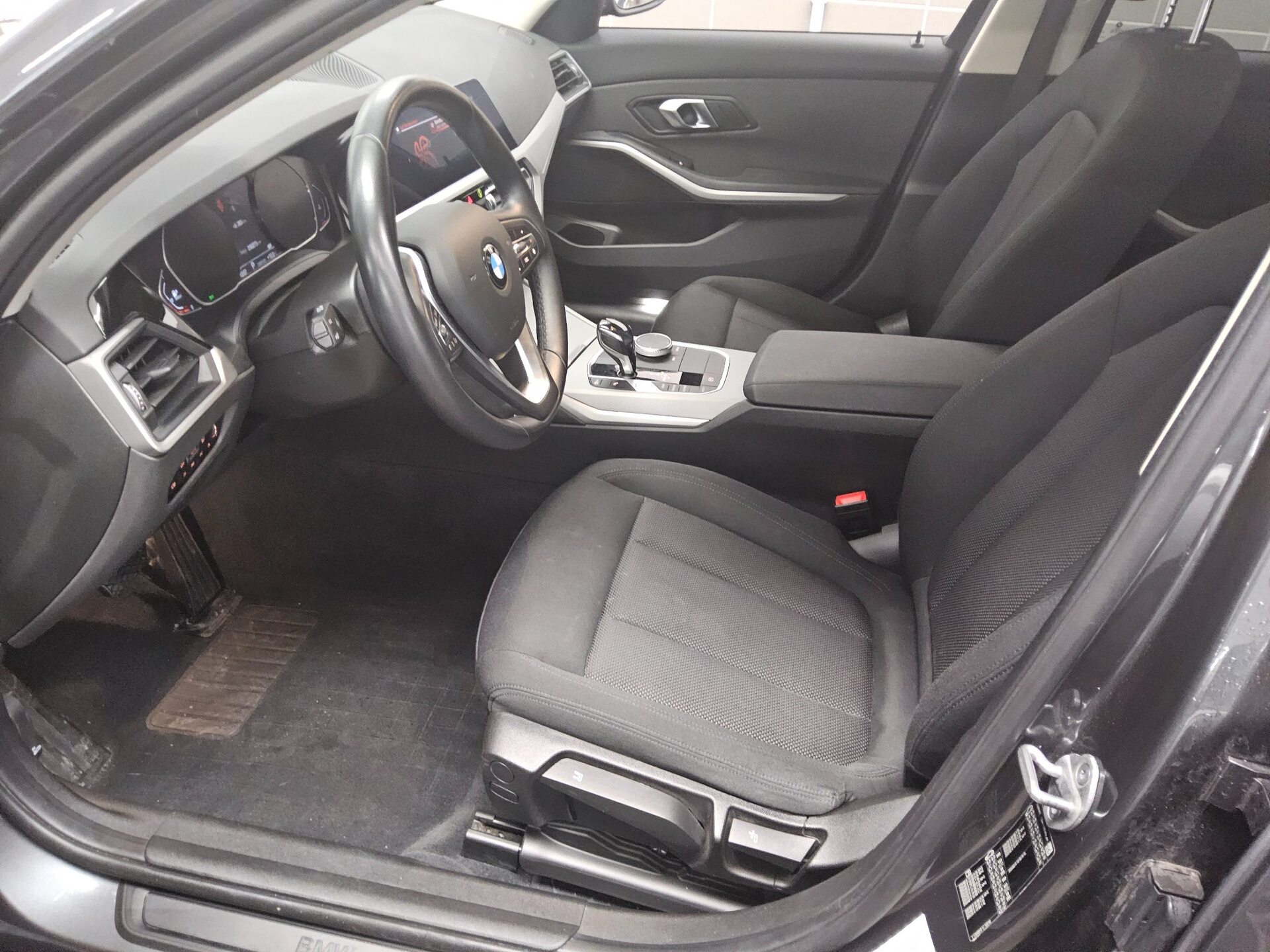 BMW 320dA Advantage Navi LED Ahk PDC SHZ 8