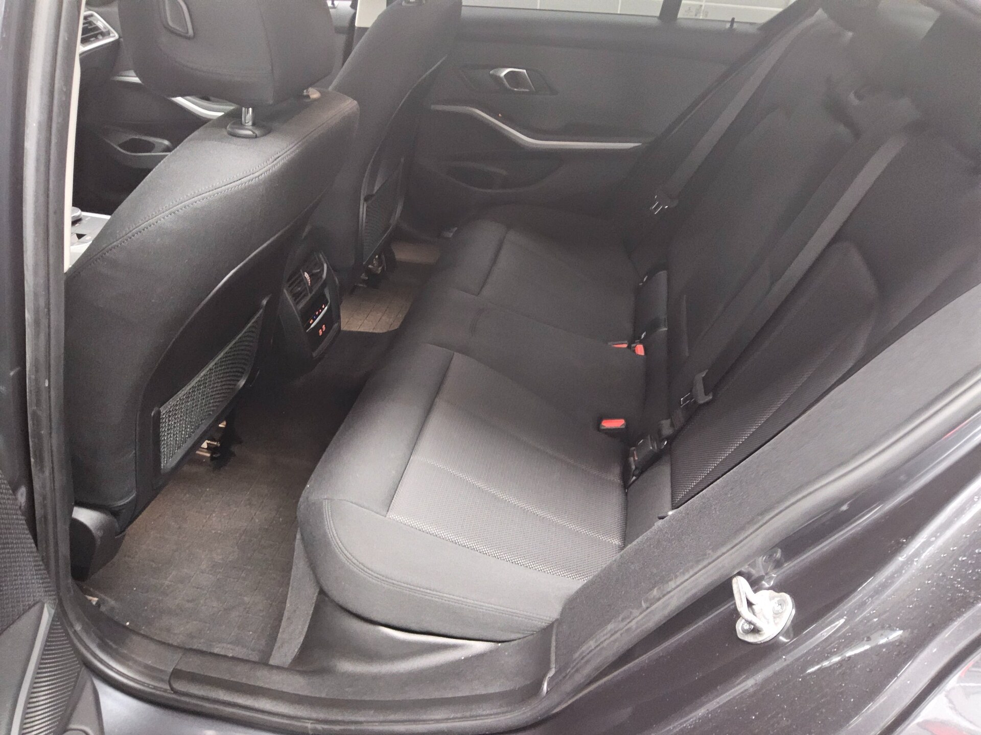 BMW 320dA Advantage Navi LED Ahk PDC SHZ 12