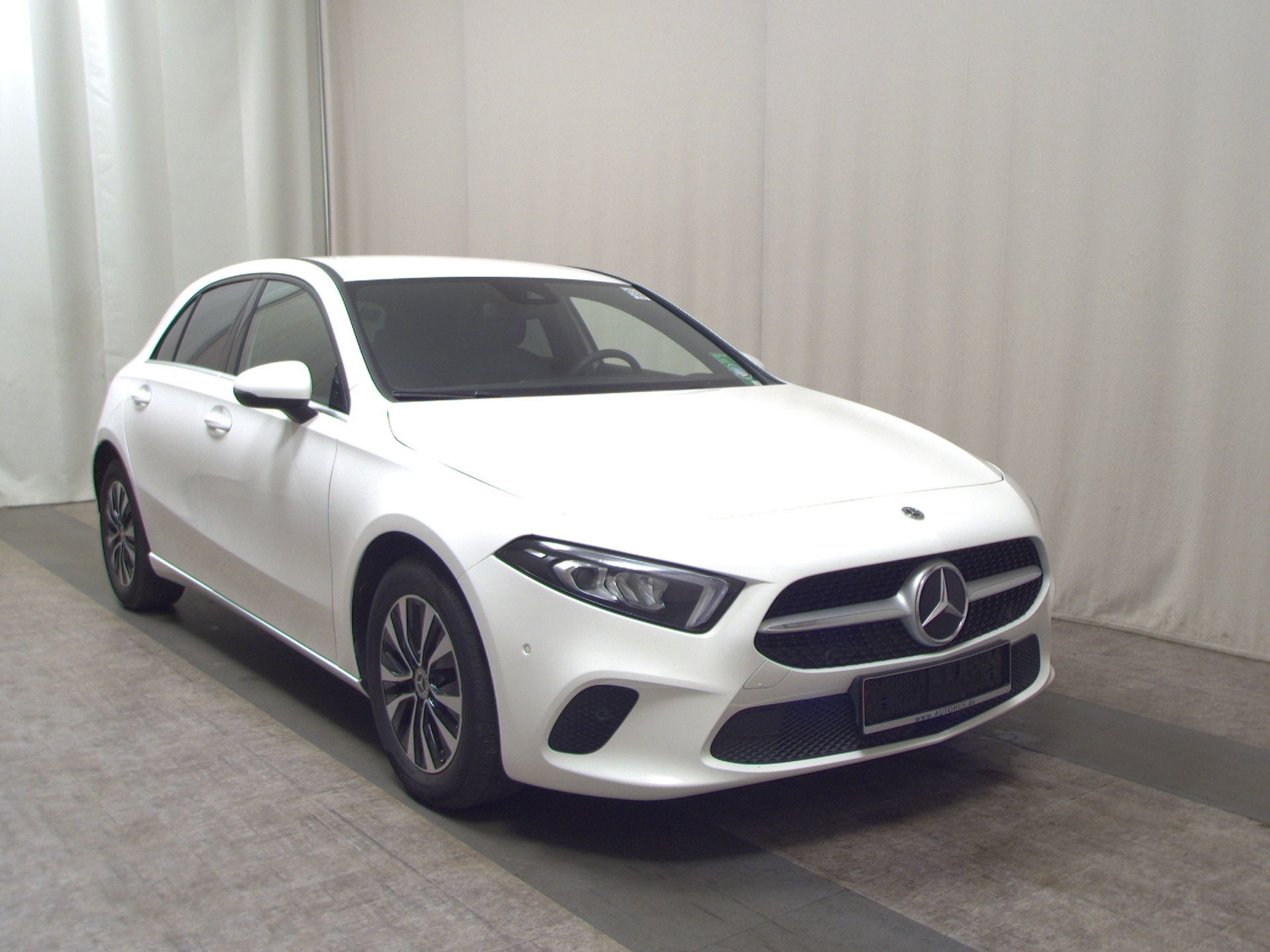 Mercedes-Benz A 180 d T-Leder Navi LED Shz PDC 3