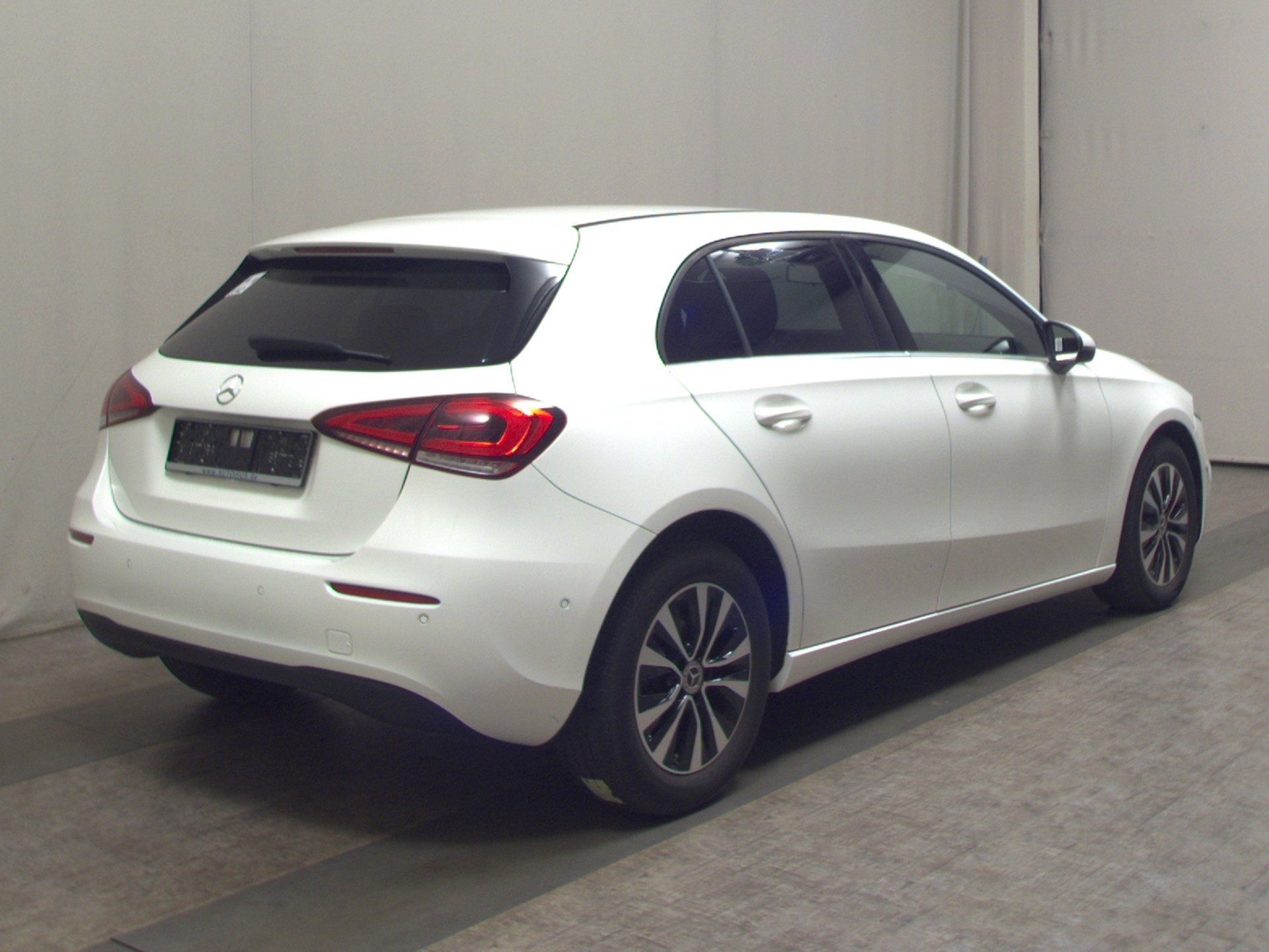 Mercedes-Benz A 180 d T-Leder Navi LED Shz PDC 4