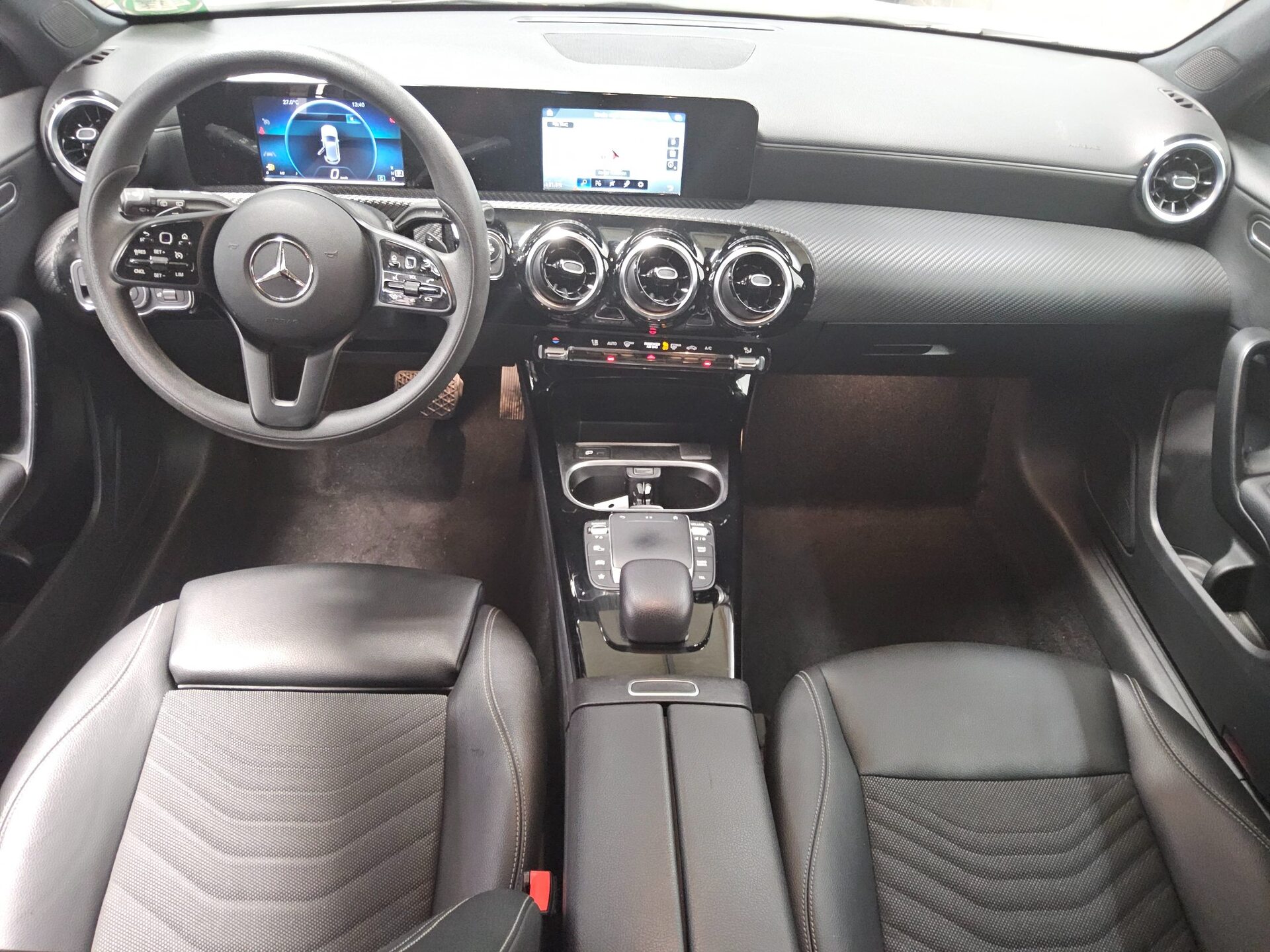 Mercedes-Benz A 180 d T-Leder Navi LED Shz PDC 5