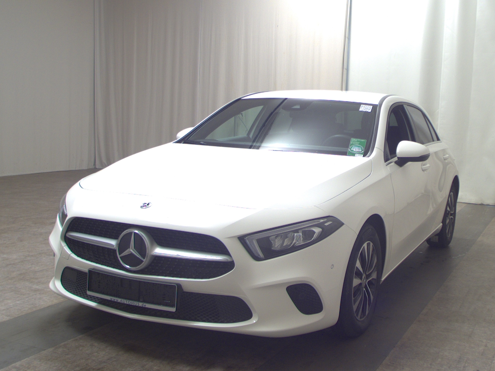 Mercedes-Benz A 180 d T-Leder Navi LED Shz PDC 2