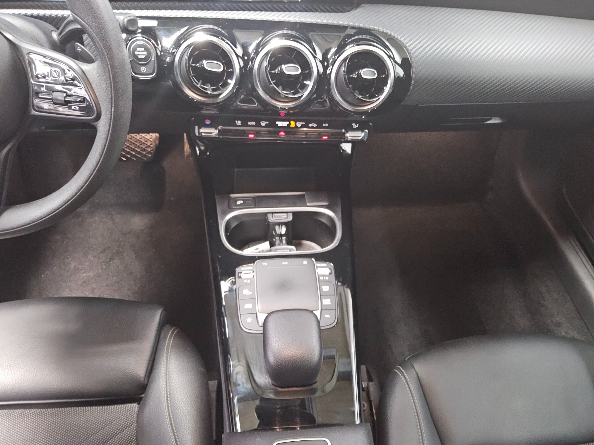 Mercedes-Benz A 180 d T-Leder Navi LED Shz PDC 6