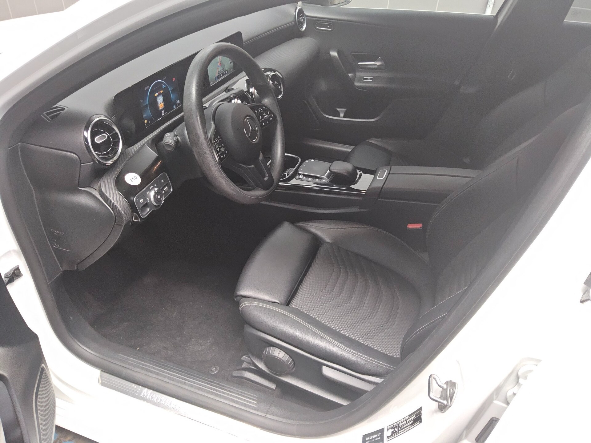 Mercedes-Benz A 180 d T-Leder Navi LED Shz PDC 8