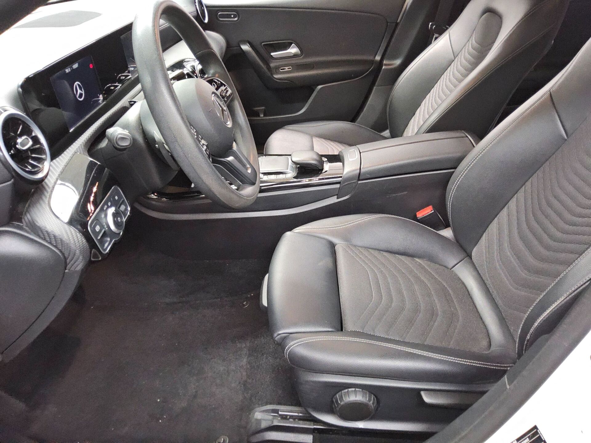 Mercedes-Benz A 180 d T-Leder Navi LED PDC RfK 9