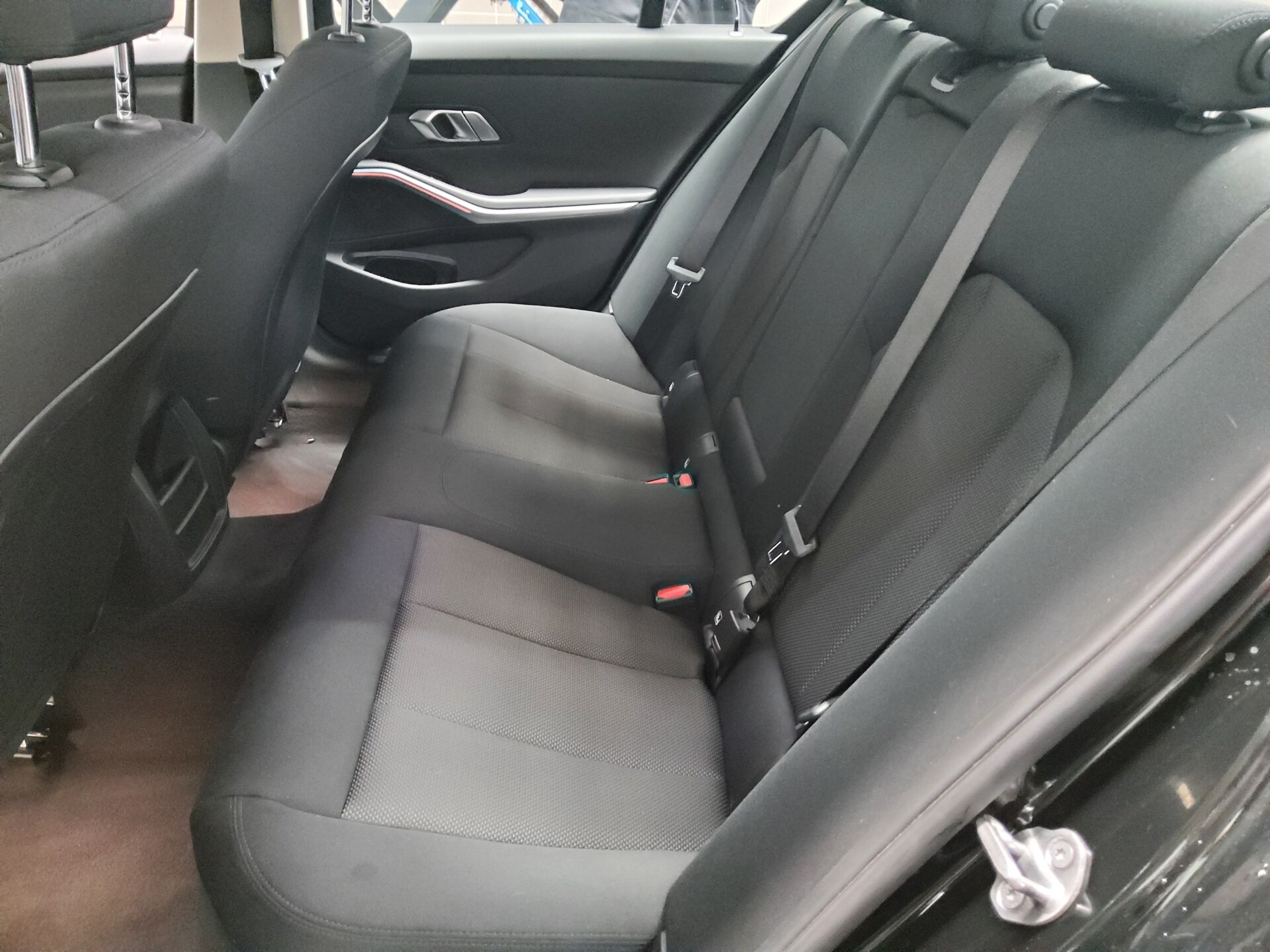 BMW 320dA Navi LED LC Pro Shz 13