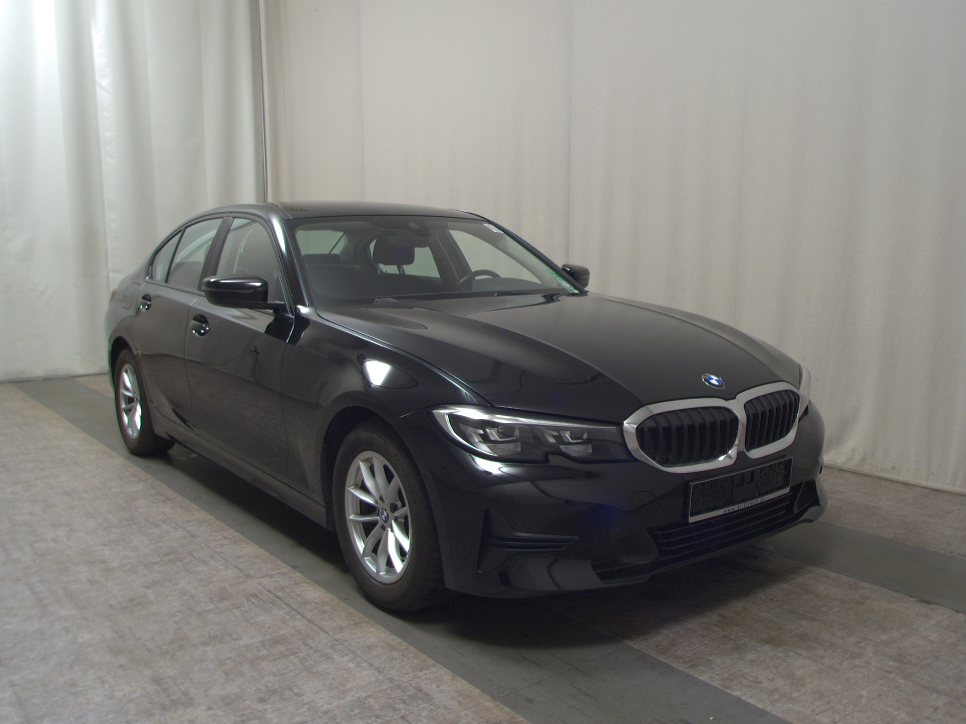 BMW 320dA Navi LED LC Pro Shz 3