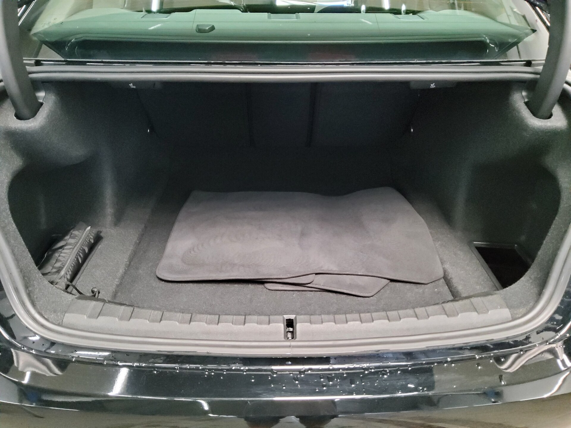 BMW 320dA Navi LED LC Pro Shz 12