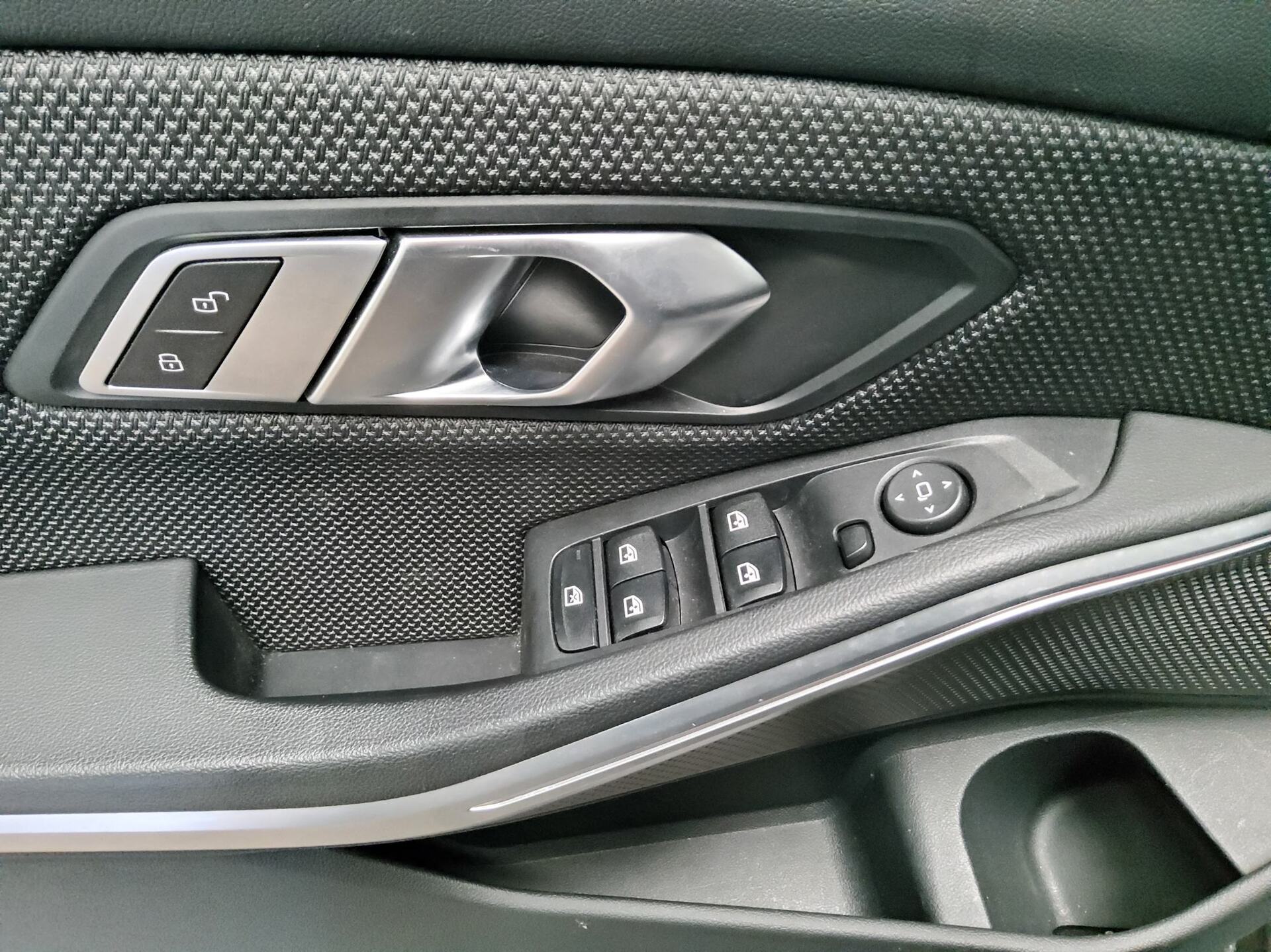 BMW 320dA Navi LED LC Pro Shz 10