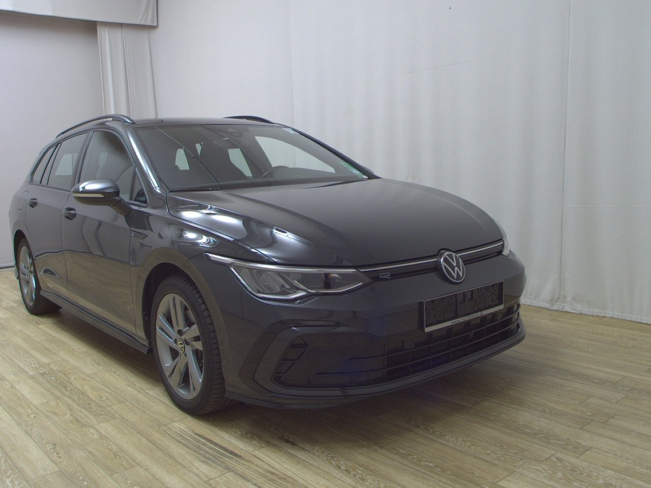 Volkswagen Golf-8 Var. 2.0 TDI R-Line Navi DC LED ACC 3