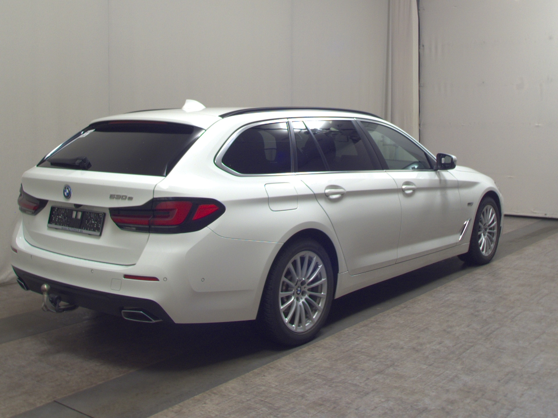 BMW 530e Touring Leder Navi LED LC-Pro AHK RfK Shz 4