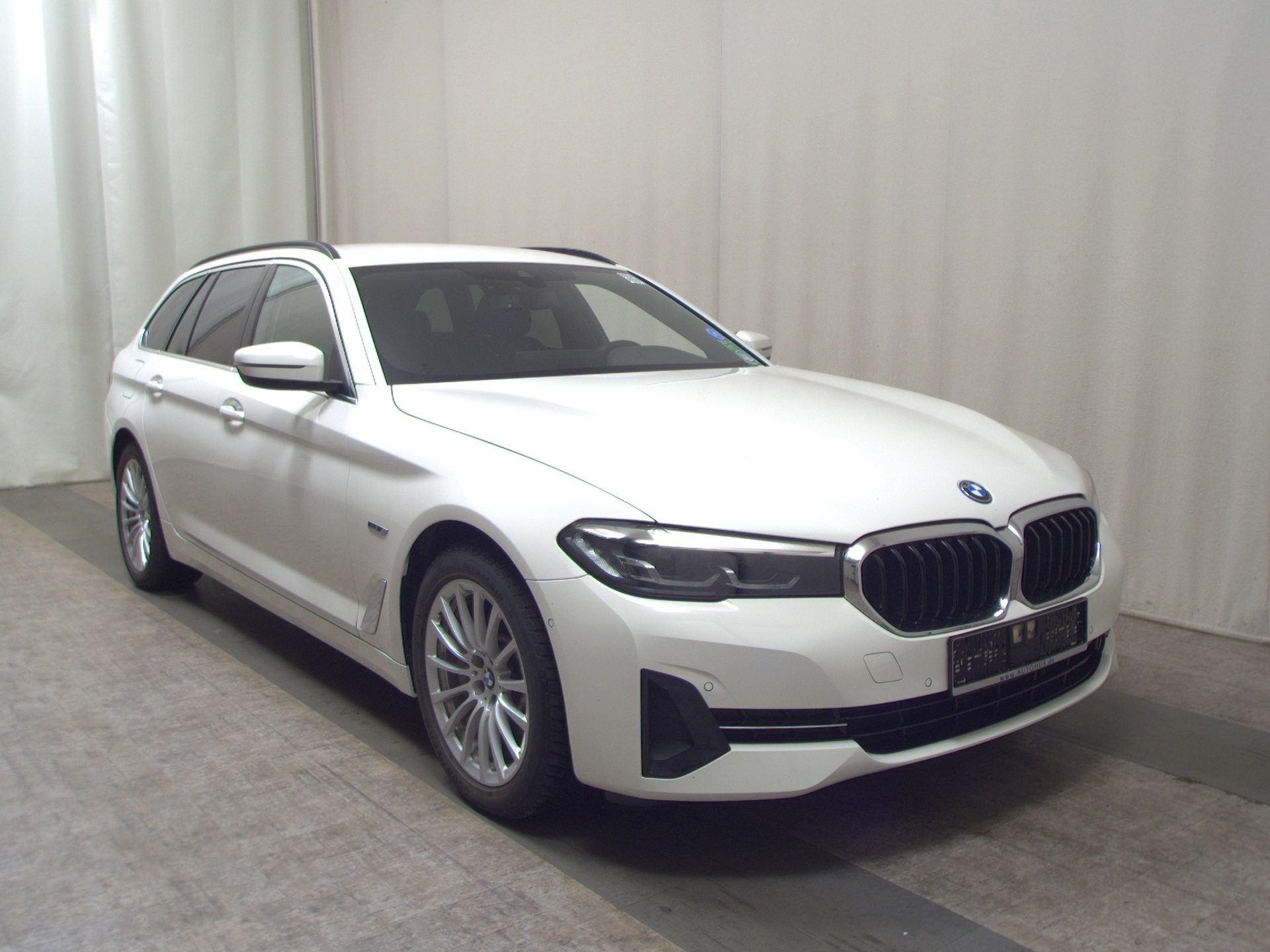 BMW 530e Touring Leder Navi LED LC-Pro AHK RfK Shz 3