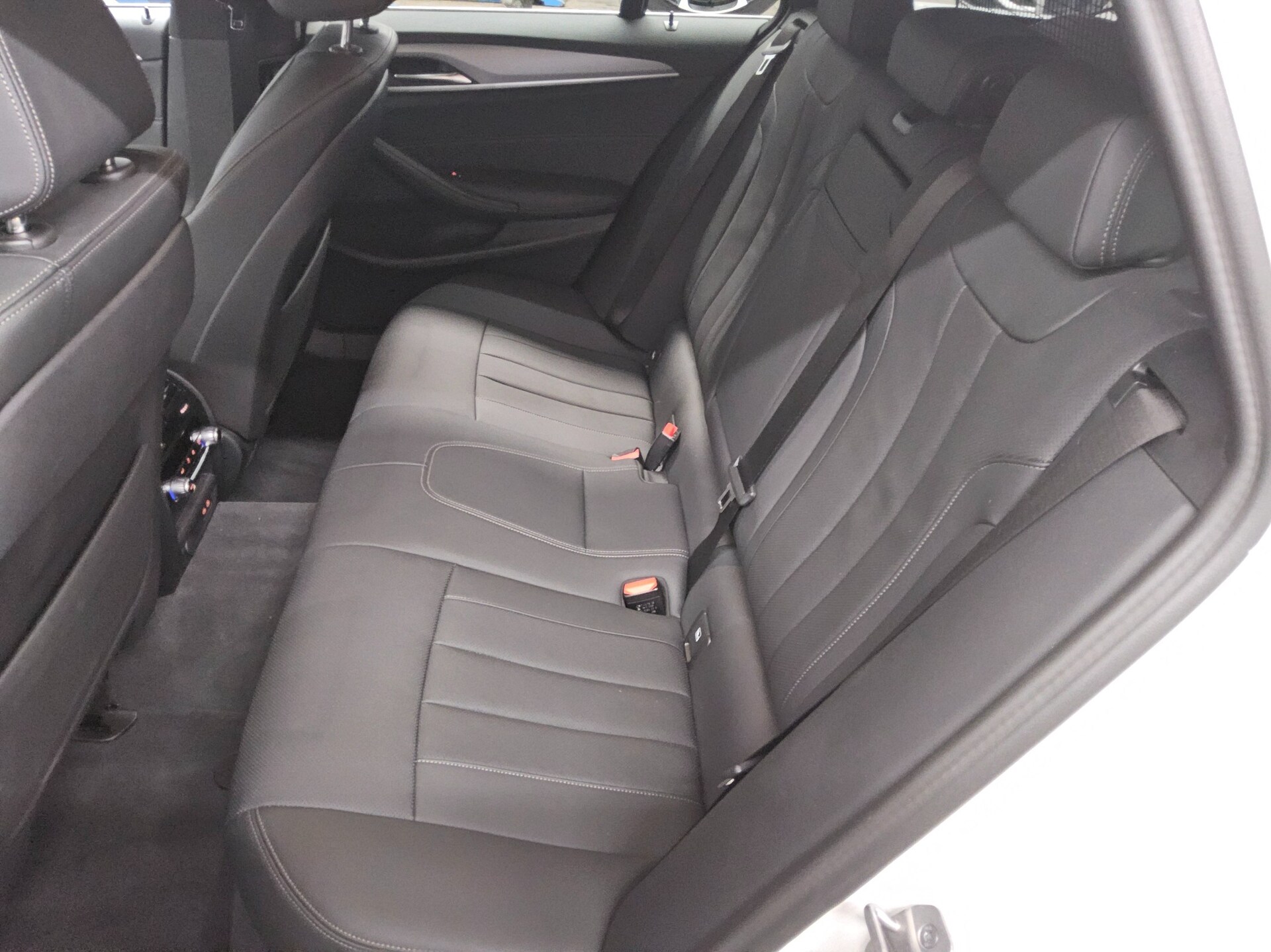 BMW 530e Touring Leder Navi LED LC-Pro AHK RfK Shz 13