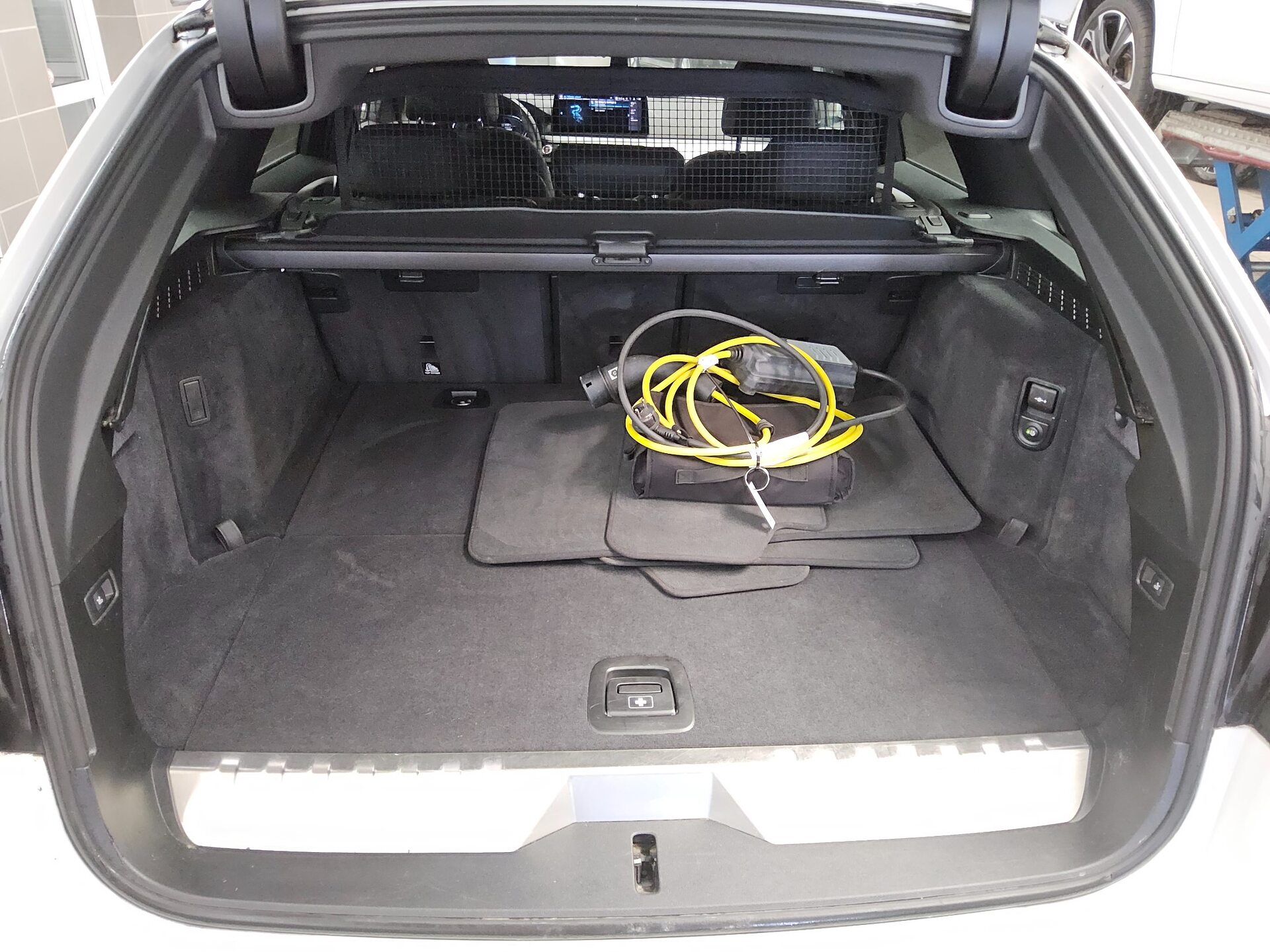 BMW 530e Touring Leder Navi LED LC-Pro AHK RfK Shz 12