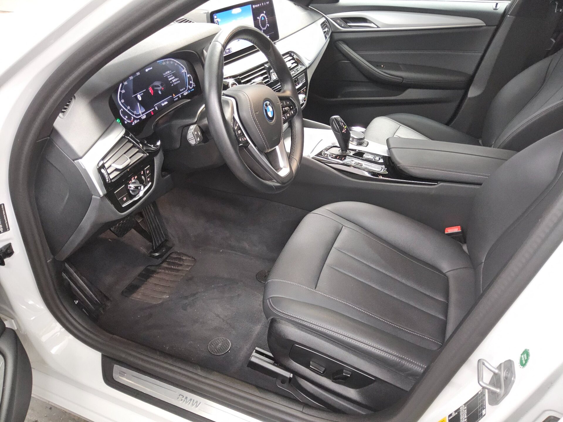 BMW 530e Touring Leder Navi LED LC-Pro AHK RfK Shz 8