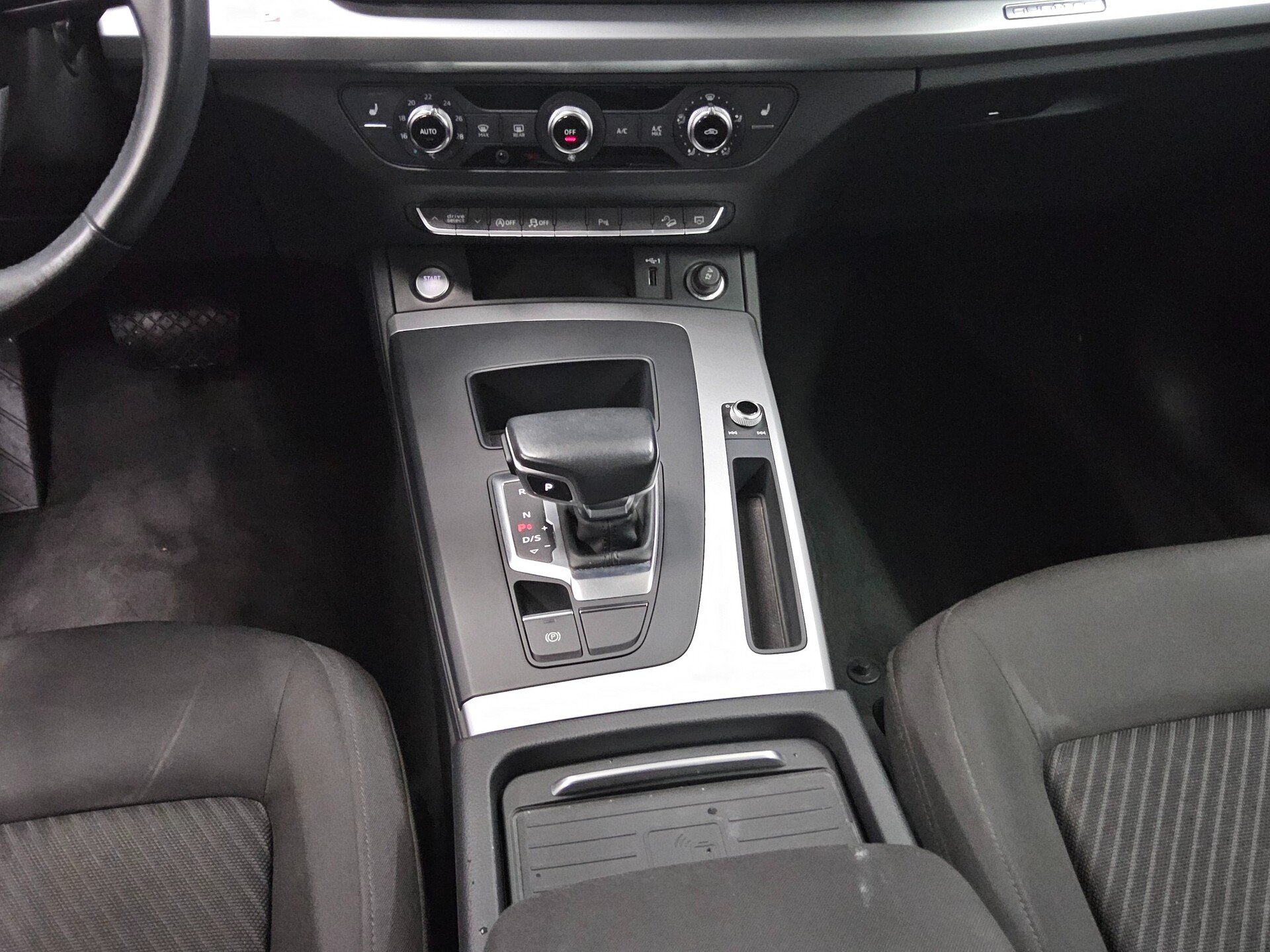 Audi Q5 40 TDI Qu. Navi vc+ LED AHK PDC Shz 6