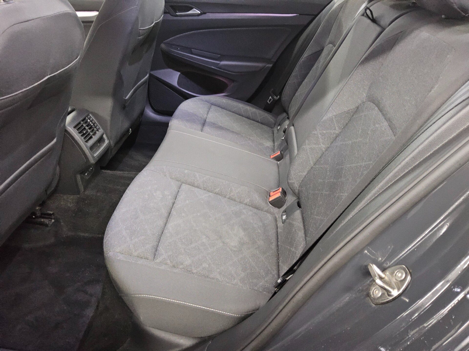 Volkswagen Golf-8 Var. 2.0 TDI Life Navi LED DC ACC PDC Shz 13