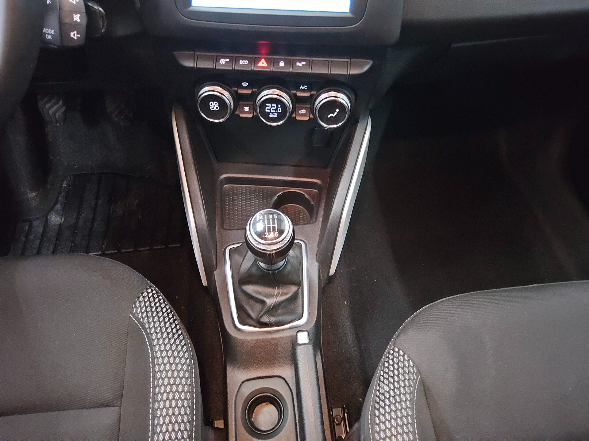 Dacia Duster 1.0 TCe Navi Rückfahrkamera SHZ 6