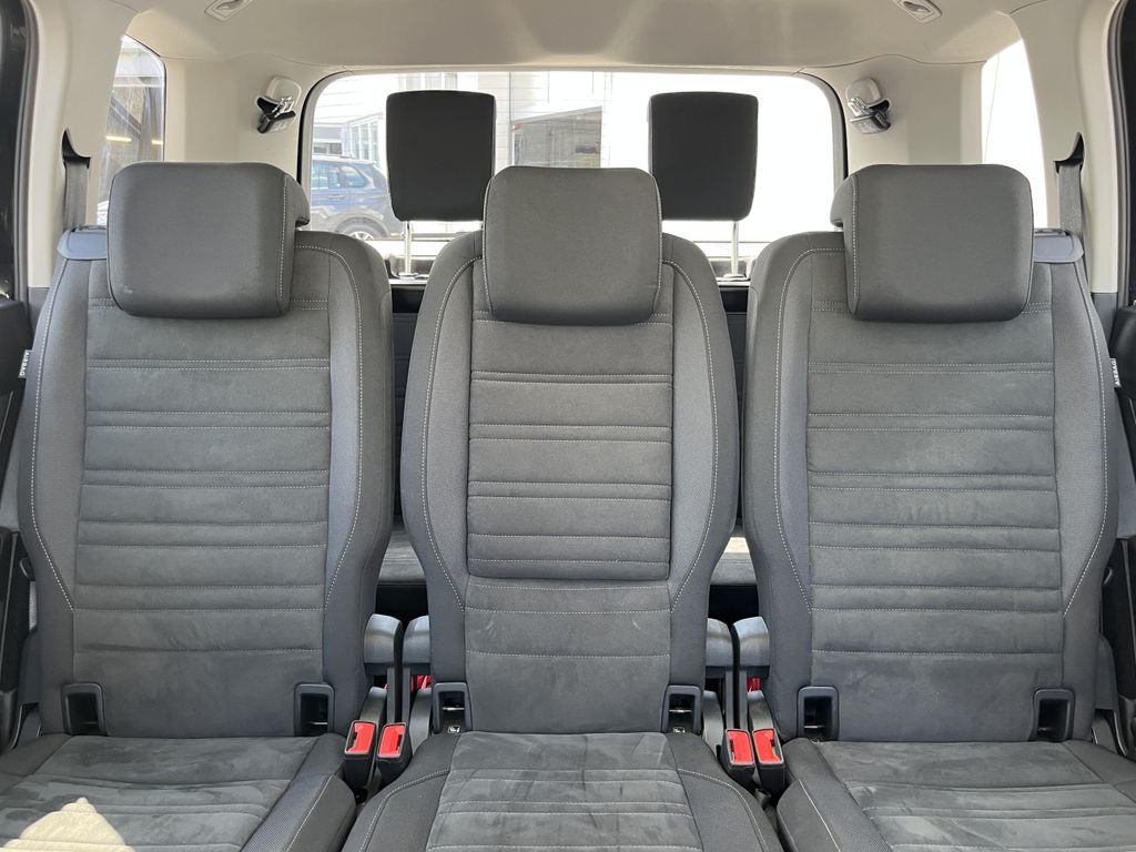 Volkswagen Touran 2.0 TDI DSG R-Line 18