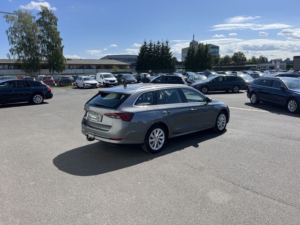 Skoda Octavia Combi 2.0 TDI DSG Style 8