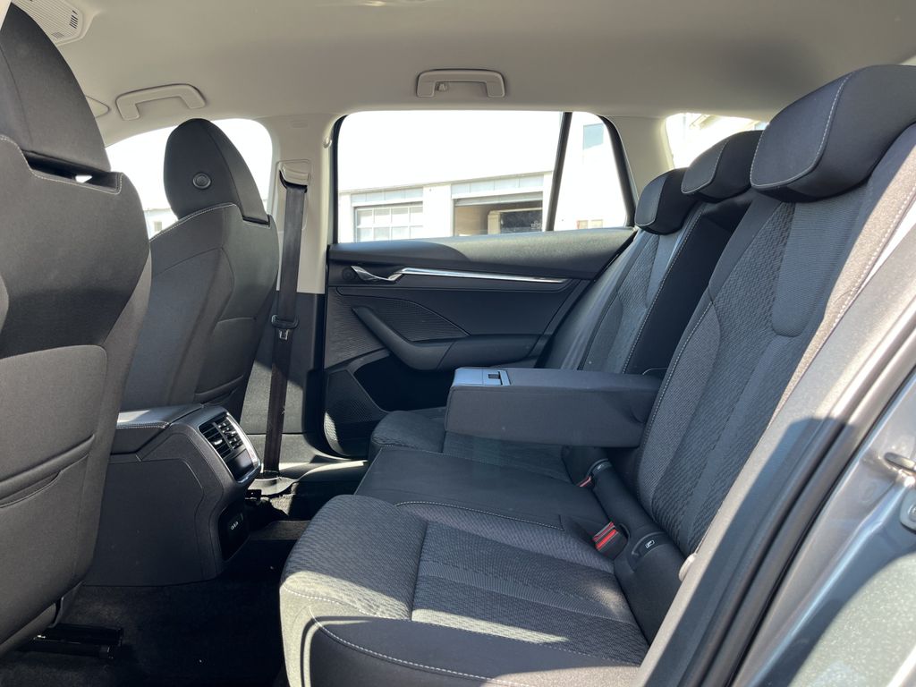 Skoda Octavia Combi 2.0 TDI DSG Style 17