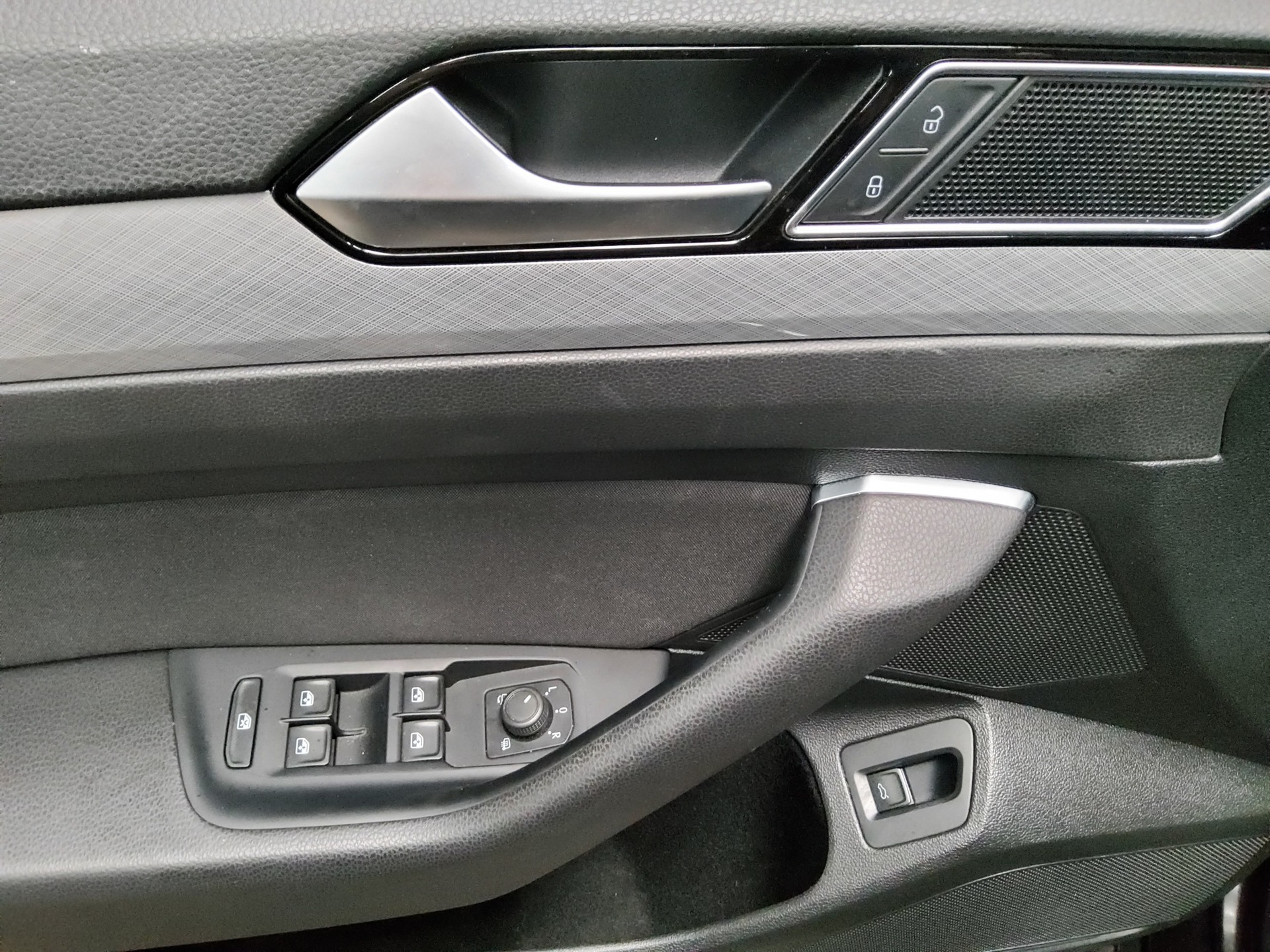 Volkswagen Passat Var. 2.0 TDI Business Navi LED Shz DC RfK 10