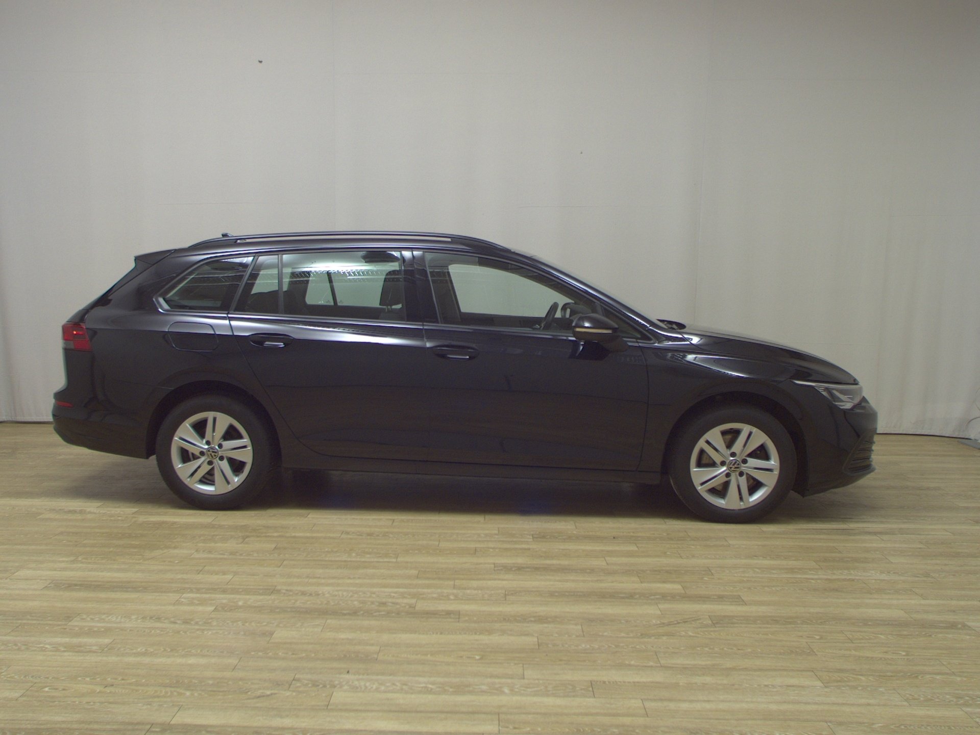Volkswagen Golf-8 Var. 2.0 TDI Life Navi LED DC-Pro PDC ACC