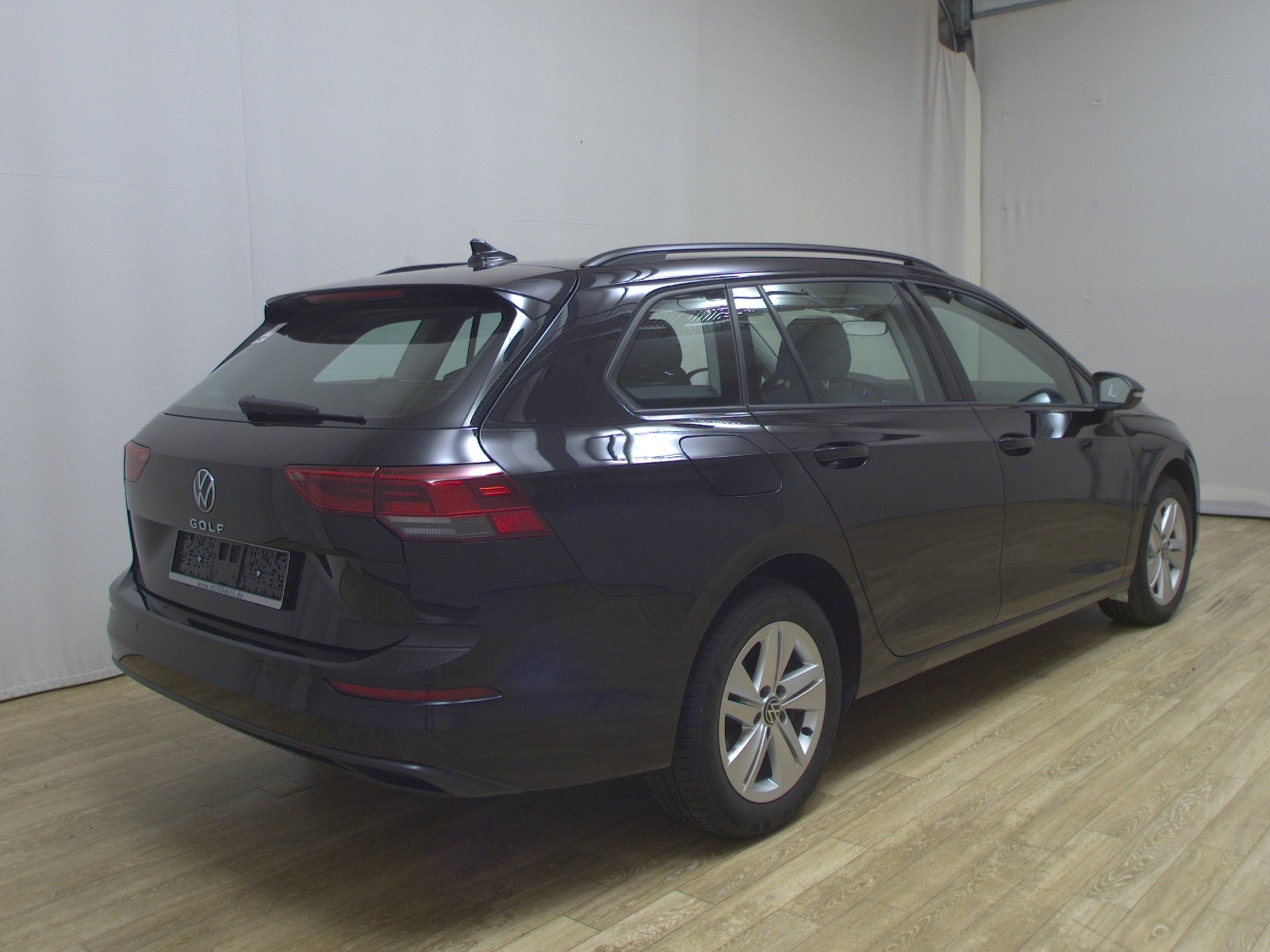 Volkswagen Golf-8 Var. 2.0 TDI Life Navi LED DC-Pro PDC ACC 4