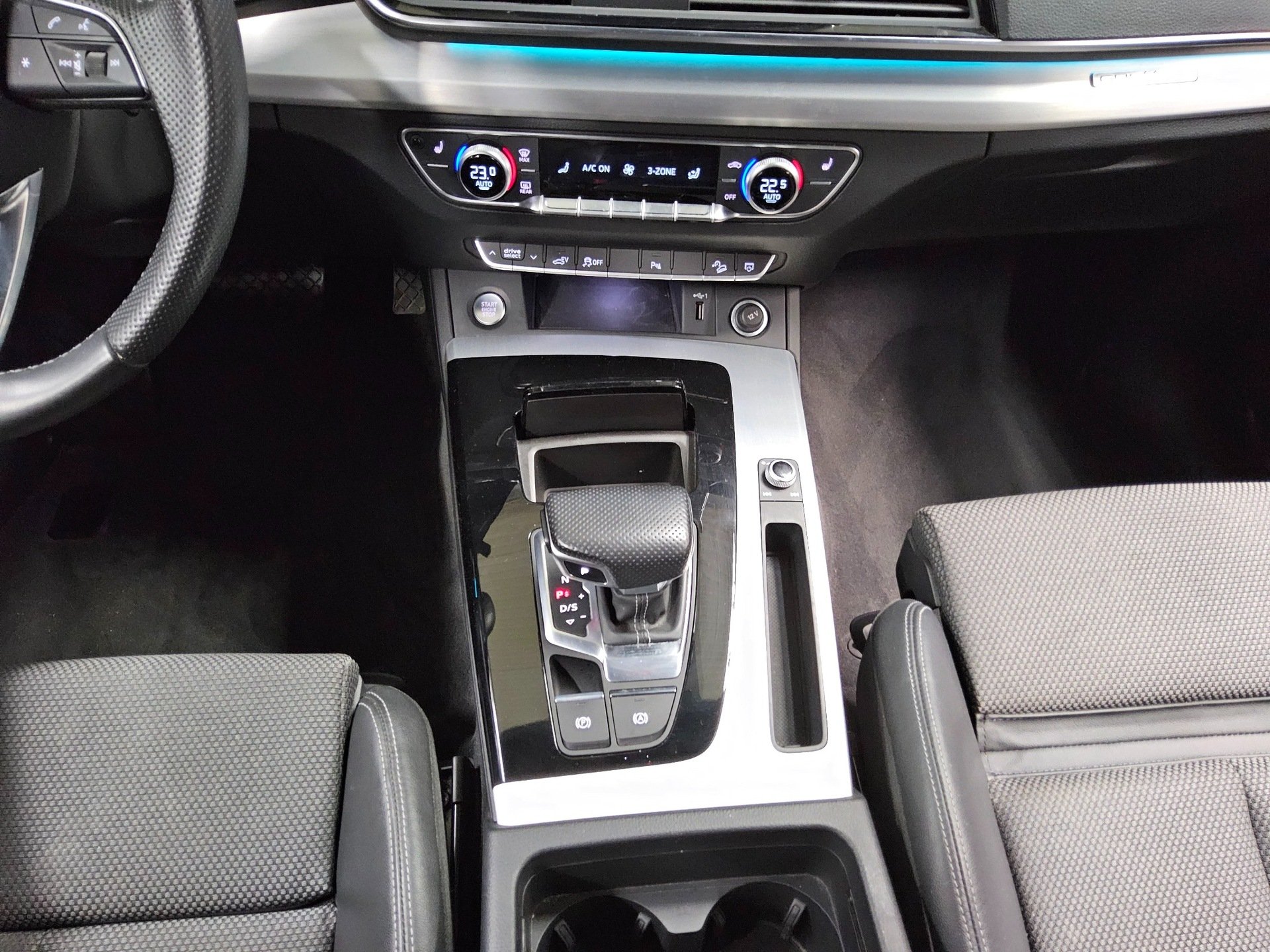 Audi Q5 50 TFSI e Qu. S-Line T-Leder Navi Matrix vc 6