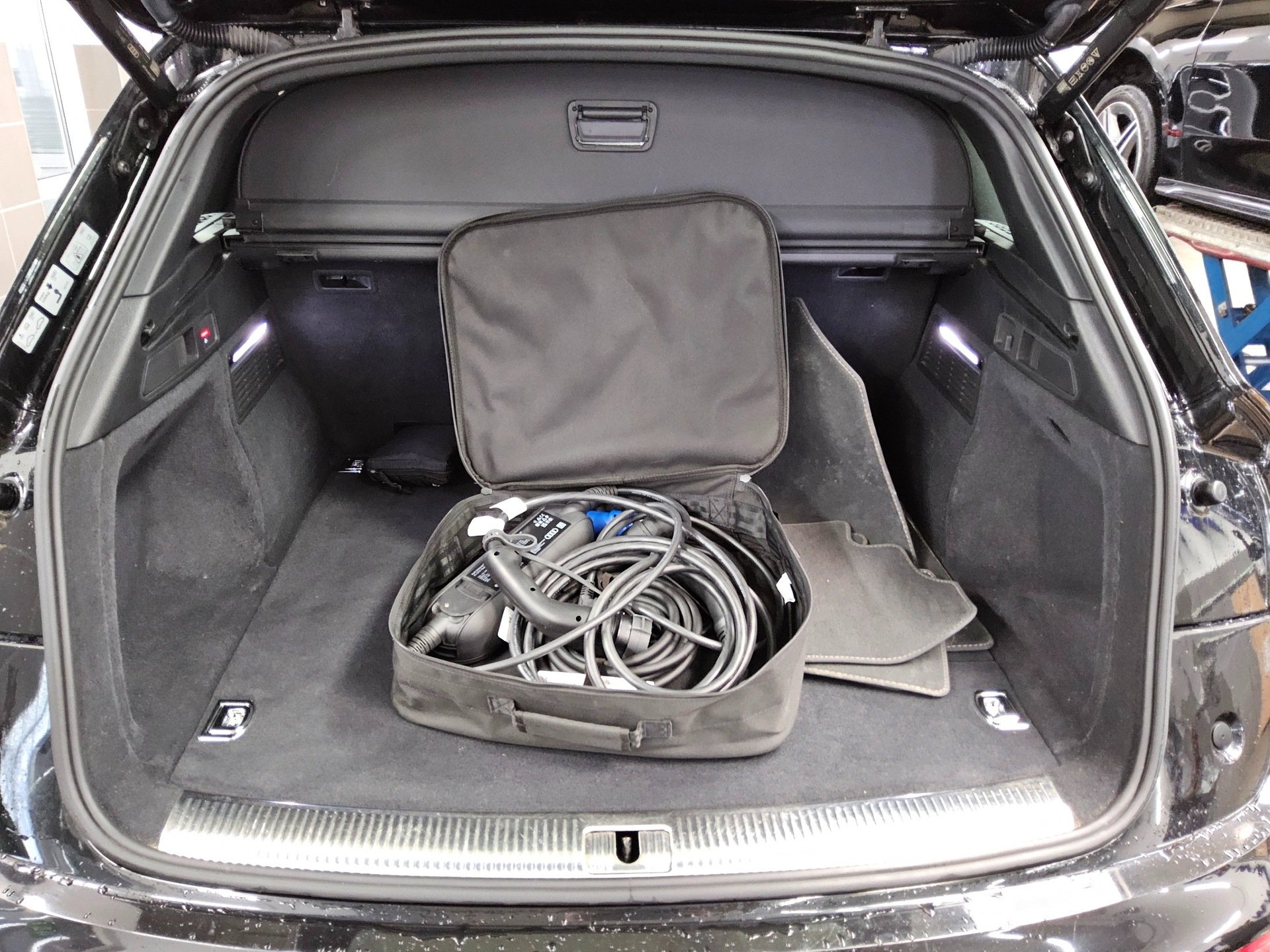 Audi Q5 50 TFSI e Qu. S-Line T-Leder Navi Matrix vc 13