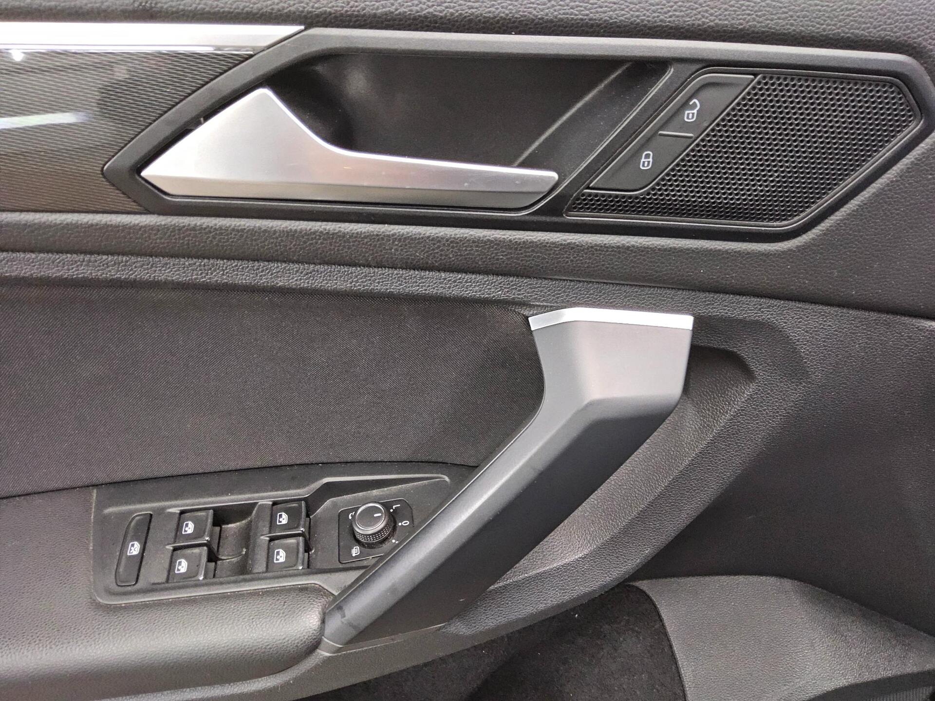 Volkswagen Tiguan 2.0 TDI 4M Highline Navi LED AID Shz ACC 10