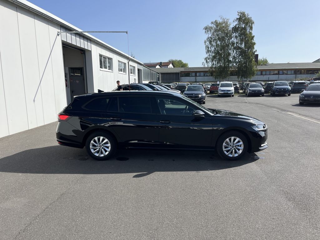 Skoda Superb Combi 2.0 TDI DSG Essence 6
