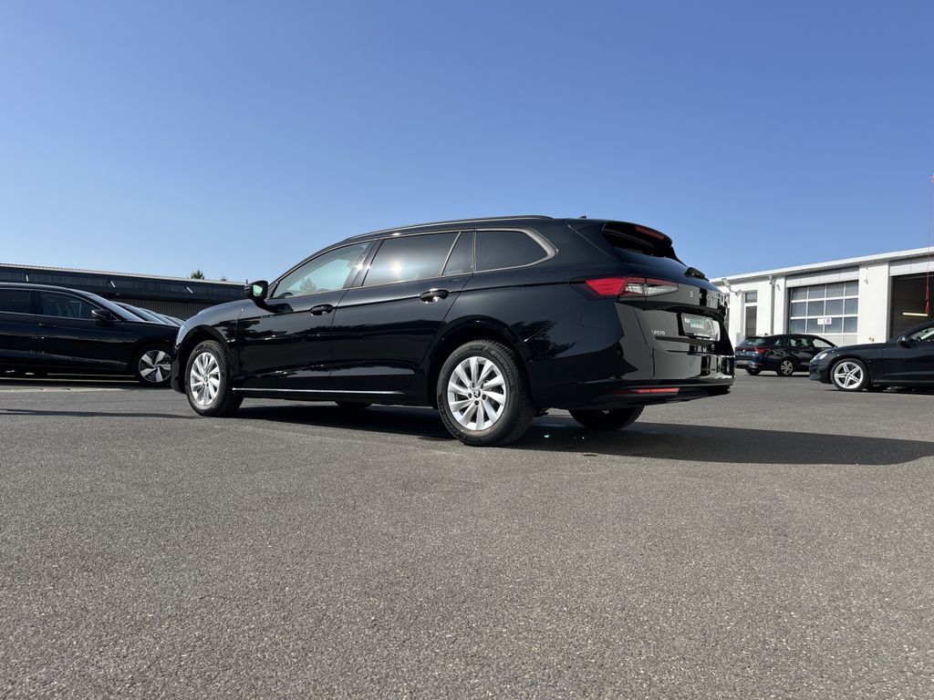 Skoda Superb Combi 2.0 TDI DSG Essence 10
