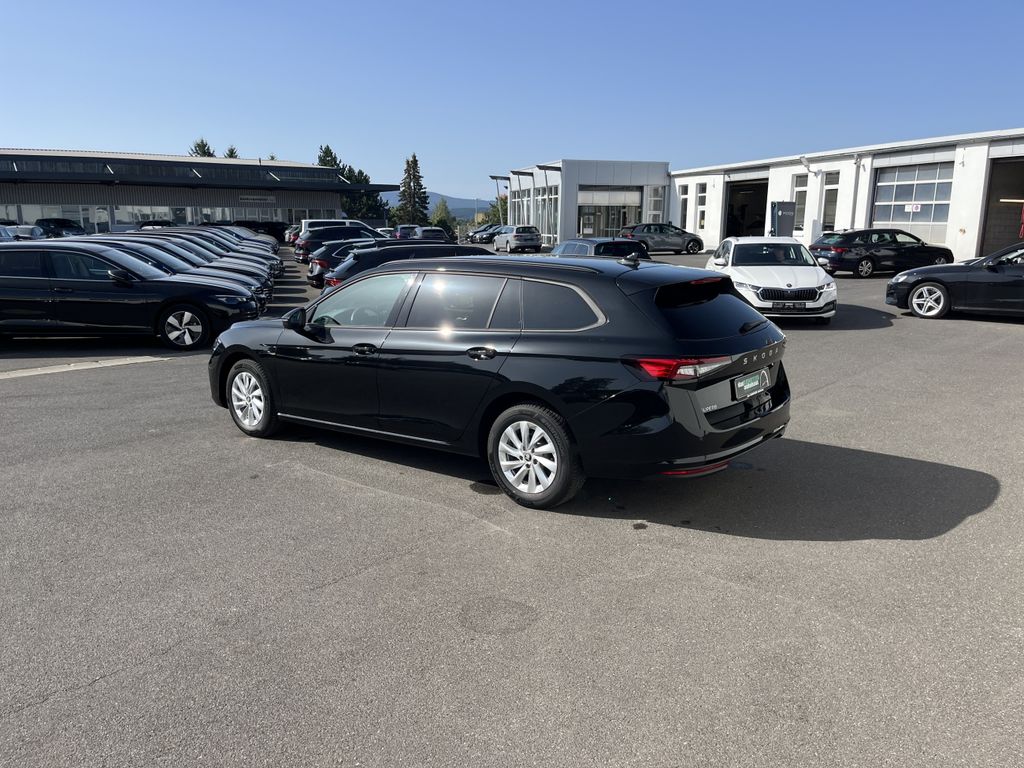 Skoda Superb Combi 2.0 TDI DSG Essence 11