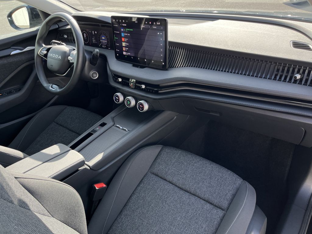 Skoda Superb Combi 2.0 TDI DSG Essence 14