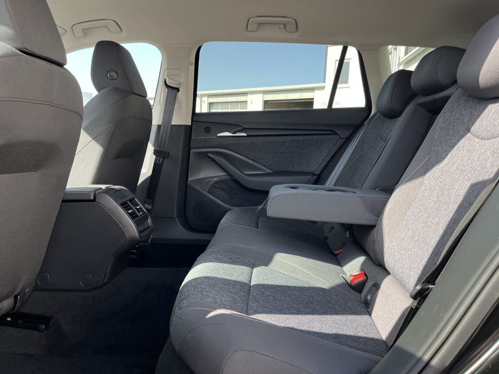 Skoda Superb Combi 2.0 TDI DSG Essence 17