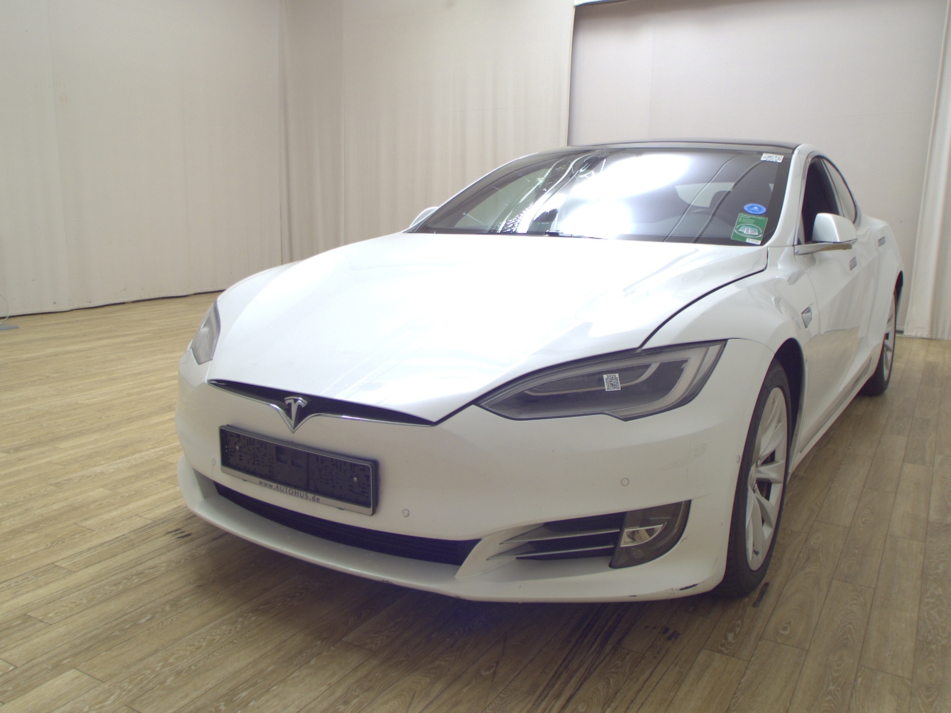 Tesla Model S Maximale-Reichweite Navi LED Pano 360° 2
