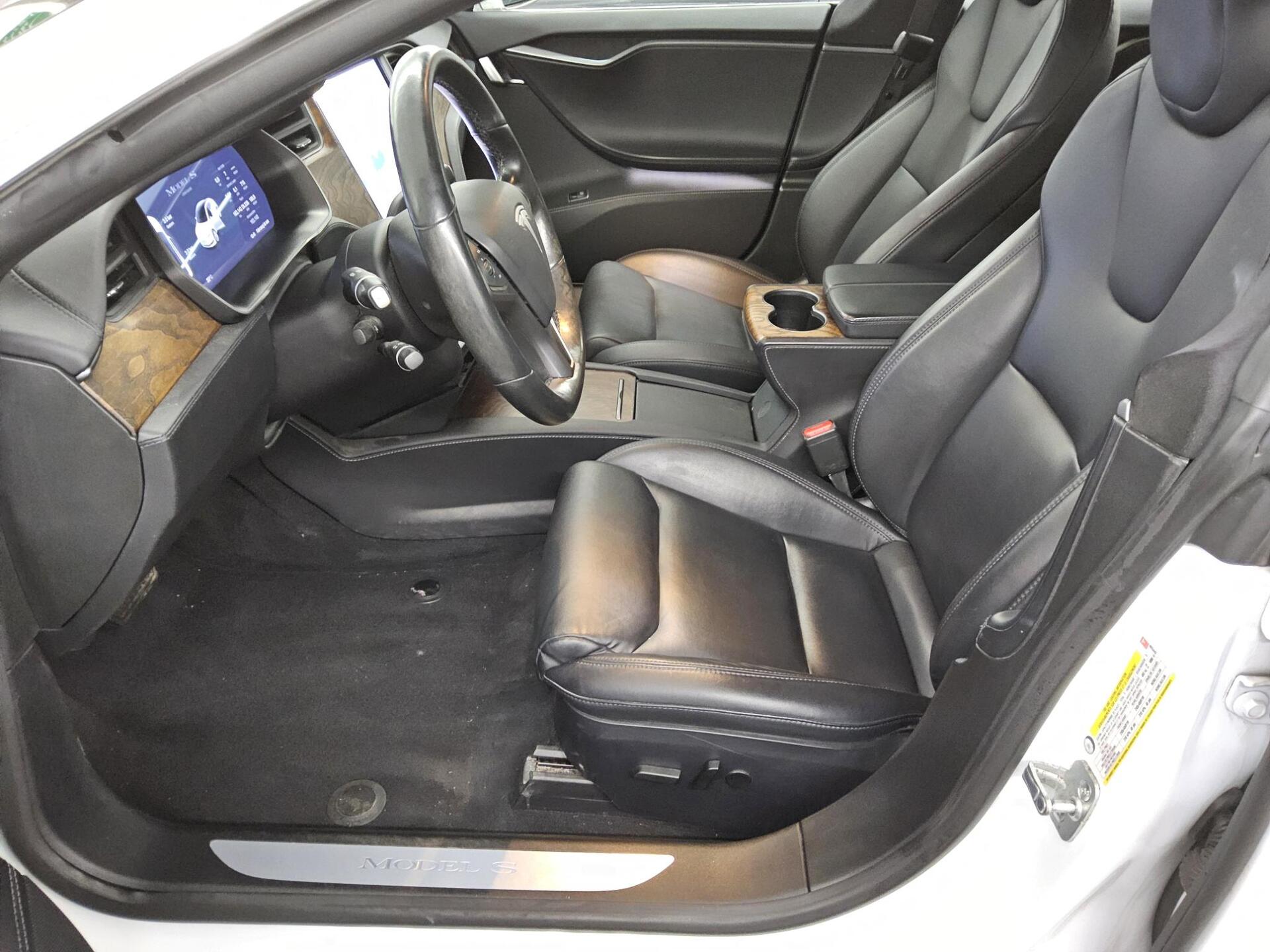 Tesla Model S Maximale-Reichweite Navi LED Pano 360° 9