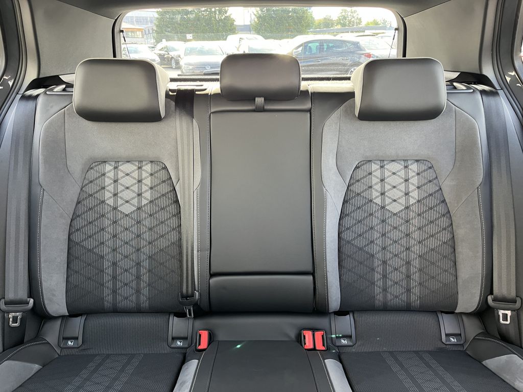 Volkswagen Golf 1.5 TSI DSG R-Line 18