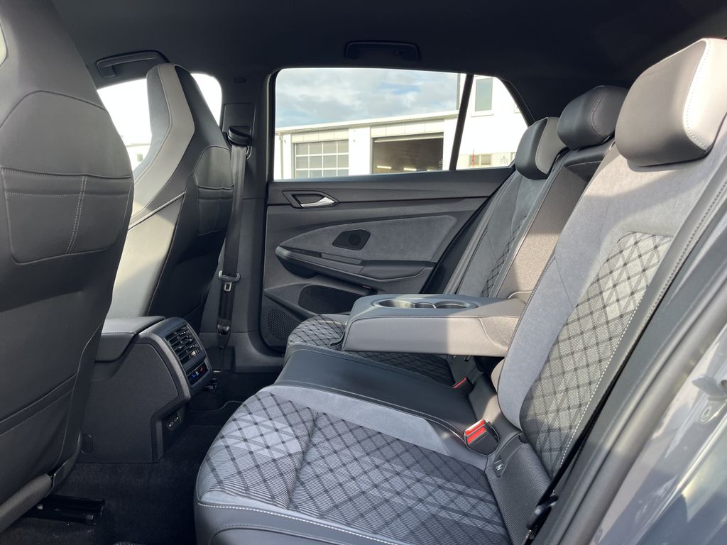 Volkswagen Golf 1.5 TSI DSG R-Line 17