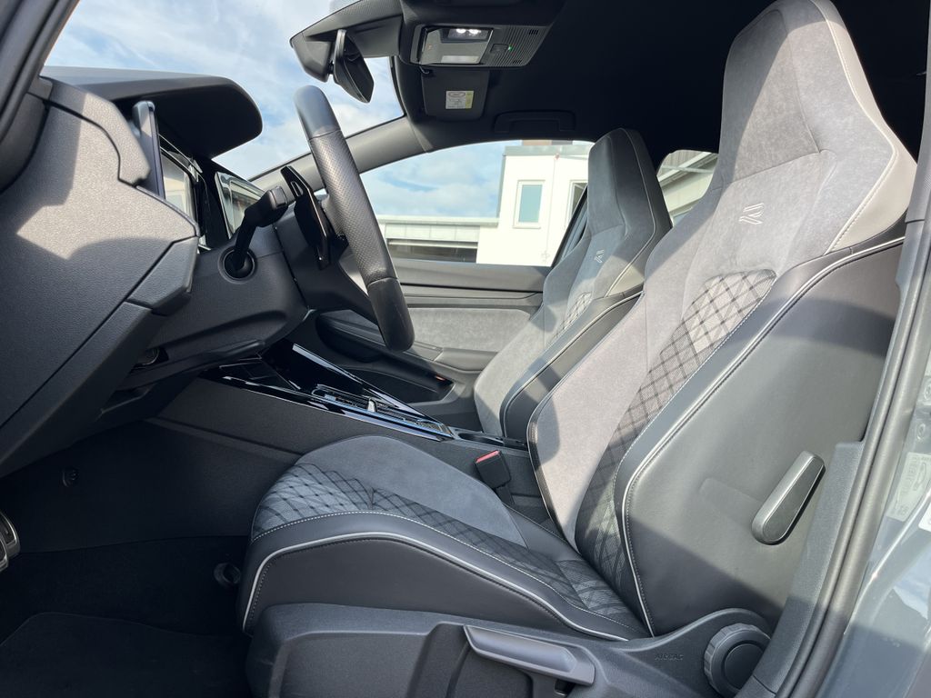 Volkswagen Golf 1.5 TSI DSG R-Line 13