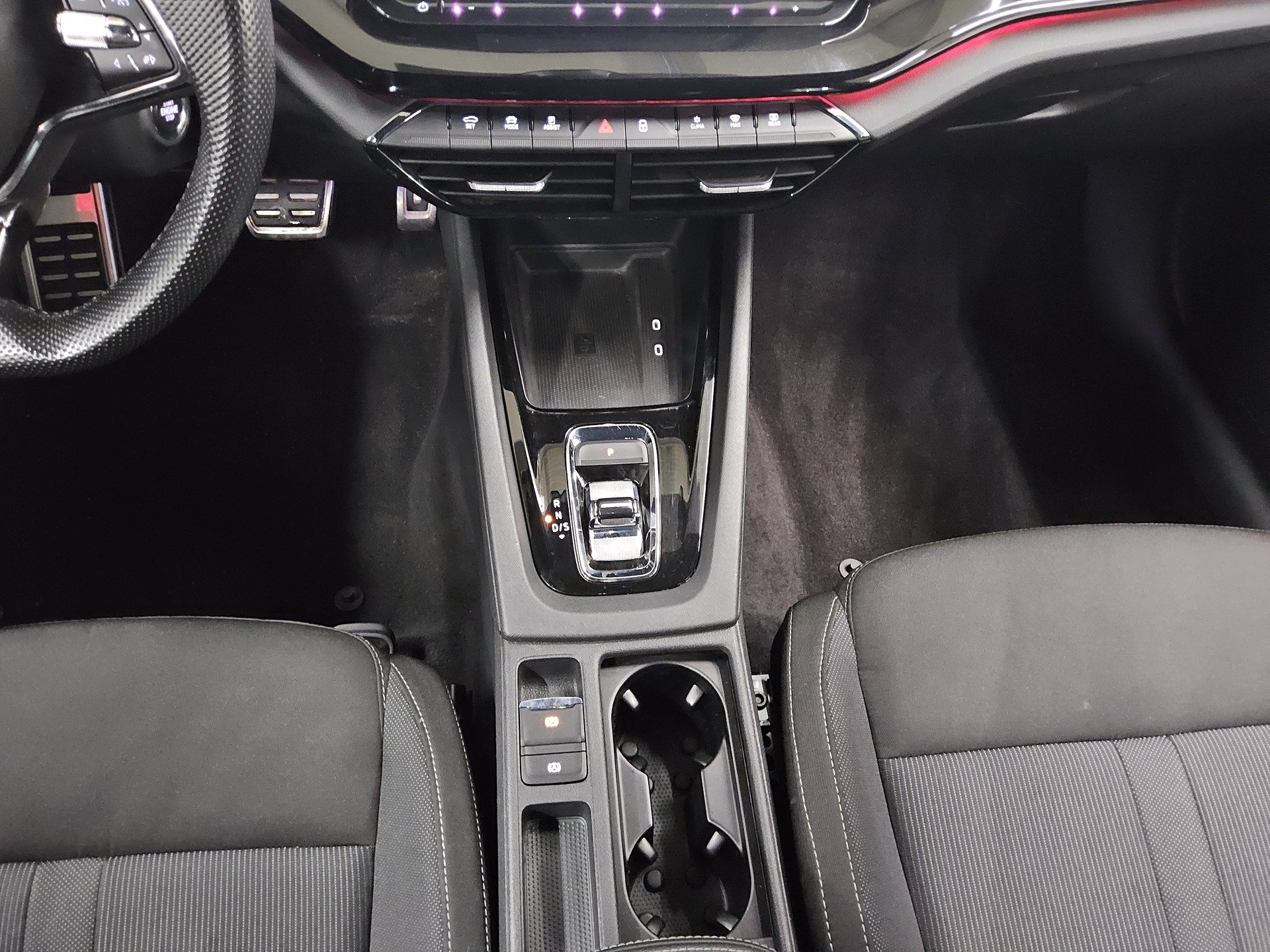 Skoda Octavia Kombi 2.0 TDI SportLine Navi LED Virtual 6