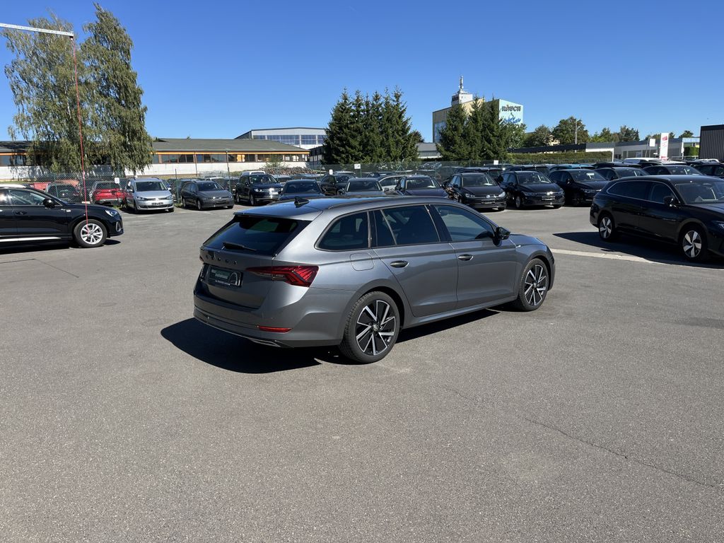 Skoda Octavia Combi 2.0 TDI Sportline 8
