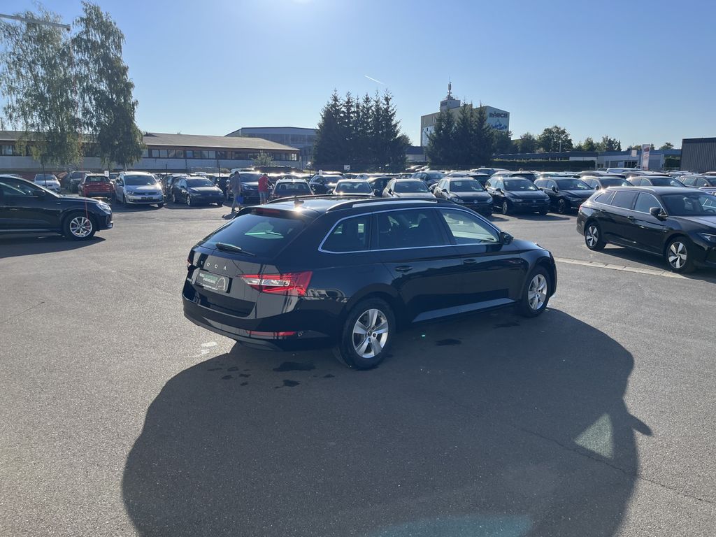 Skoda Superb Combi 2.0 TDI DSG Ambition 8