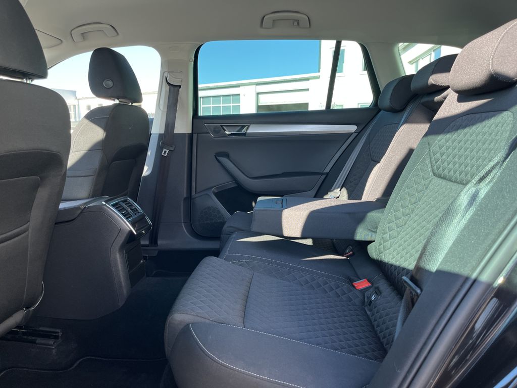 Skoda Superb Combi 2.0 TDI DSG Ambition 17
