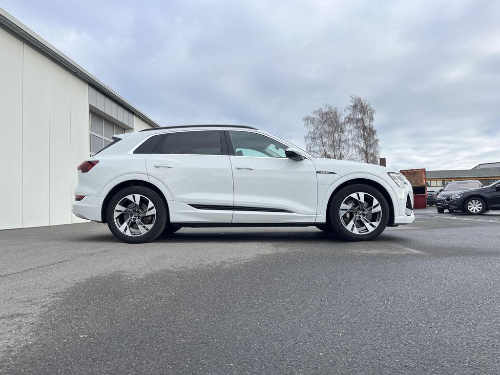 Audi e-tron S-Line 4