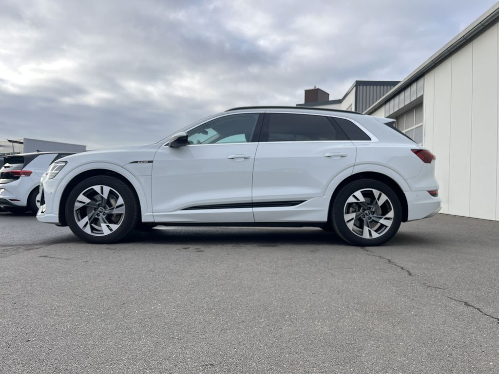 Audi e-tron S-Line 2