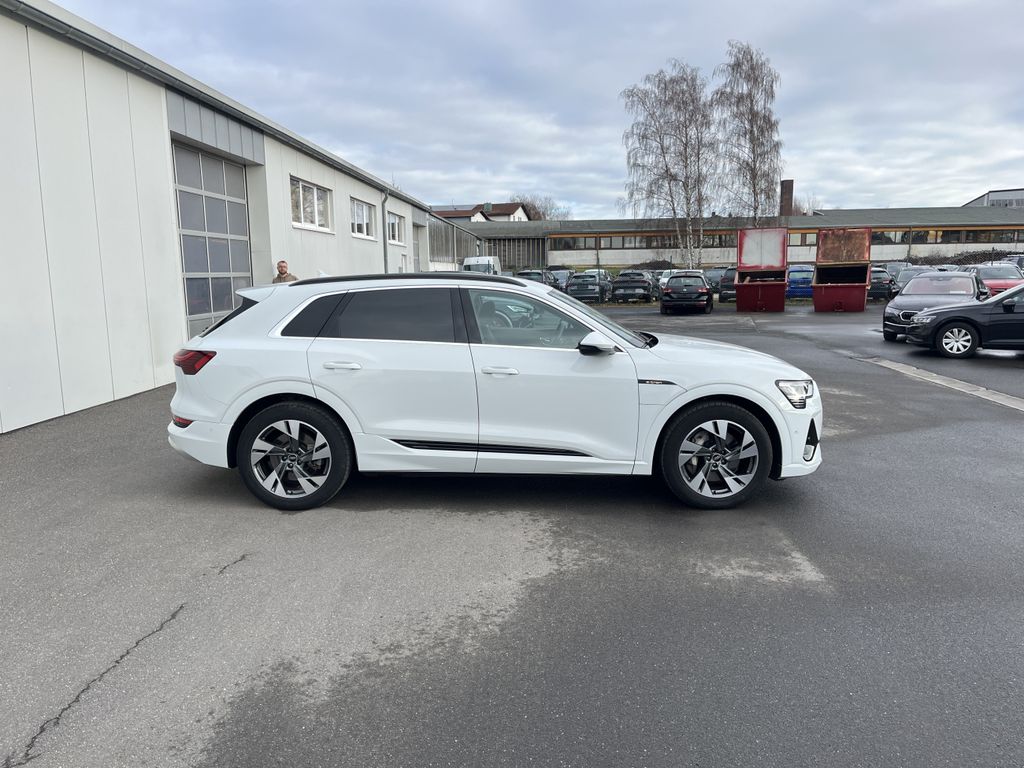 Audi e-tron S-Line 5