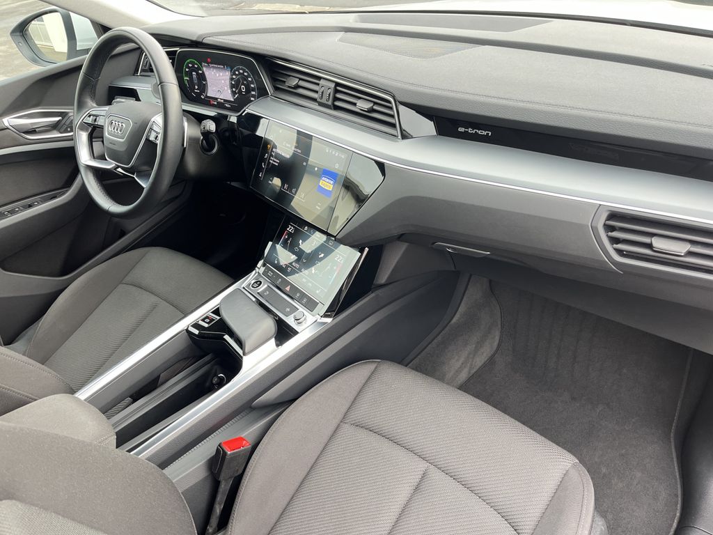 Audi e-tron S-Line 12