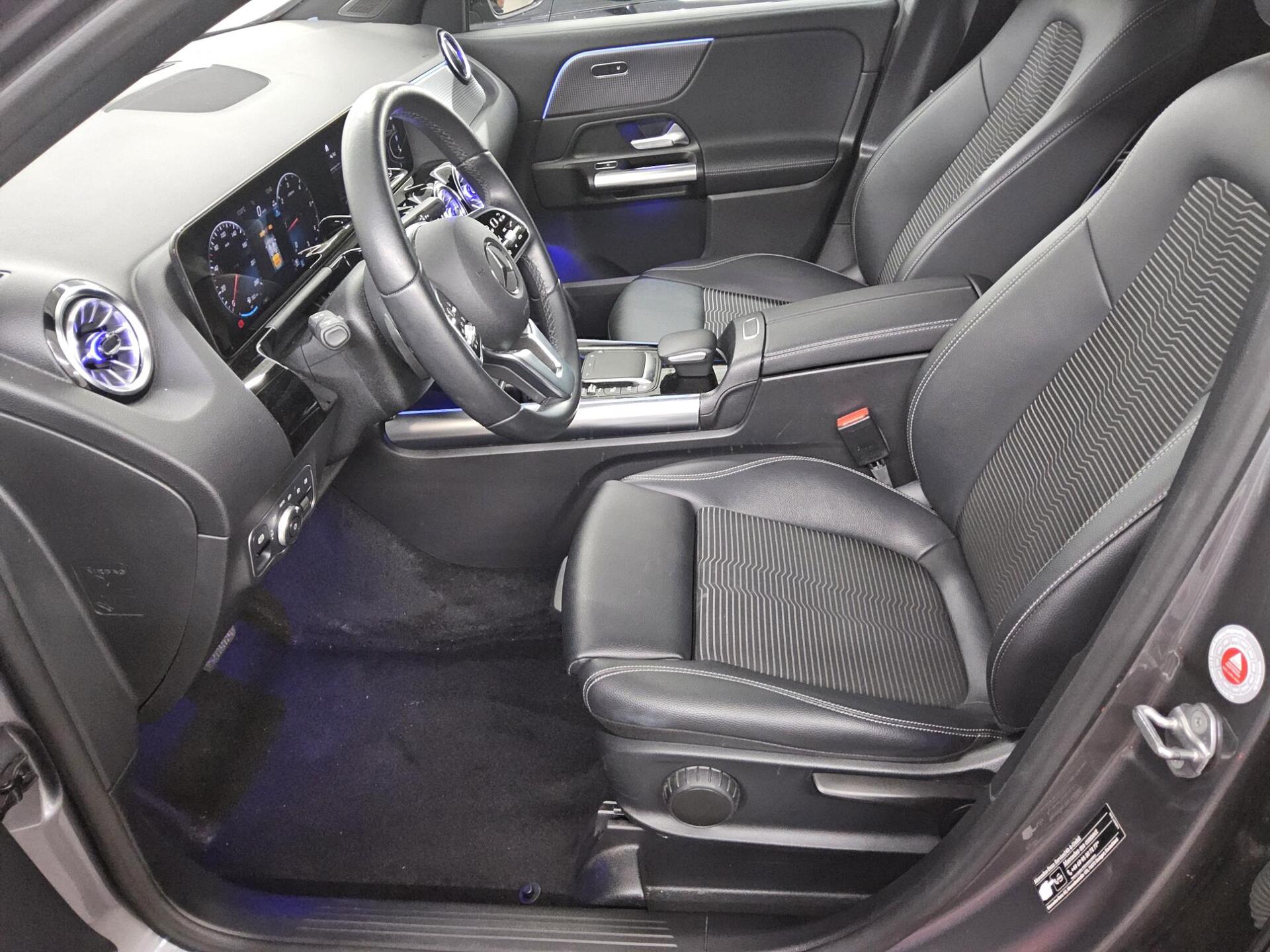 Mercedes-Benz GLA 200 d Progressive T-Leder Navi LED MBUX high Night 9